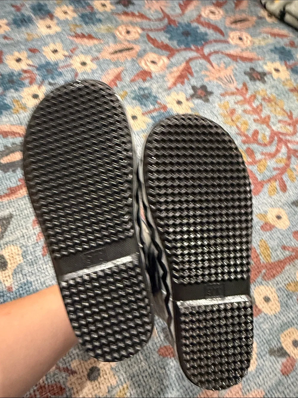 NWT • kids shark rainboots